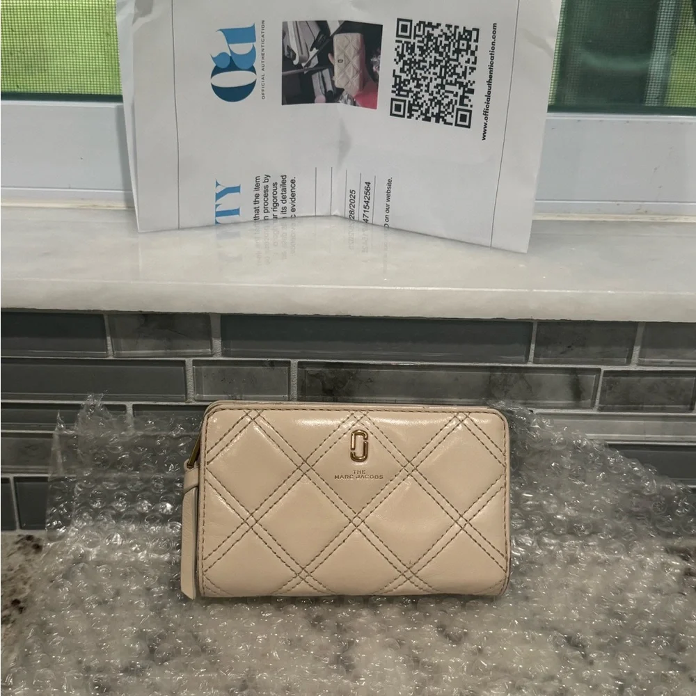 Marc Jacobs Cream Quilted Wallet with COA